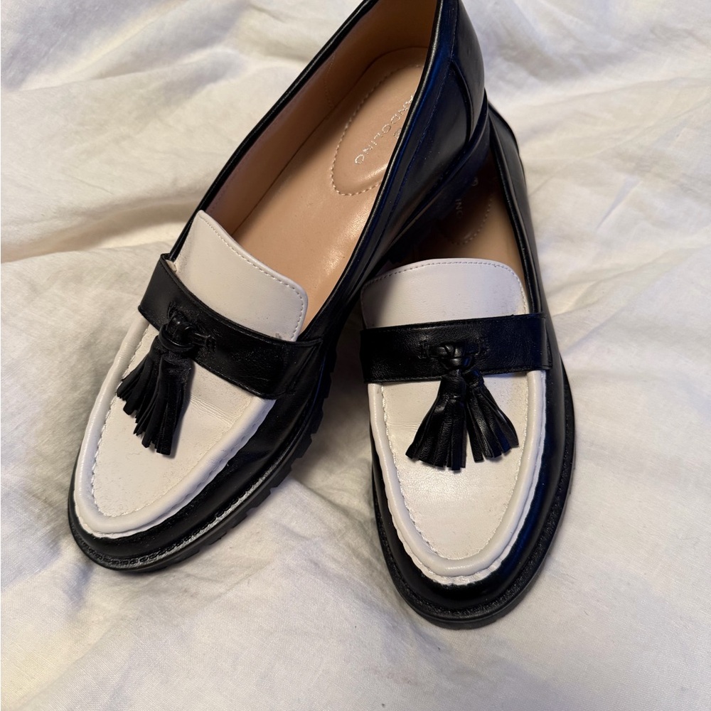 Bandolino Fillus Women's Black/Cream Tassel Loafers - Picture 5 of 7